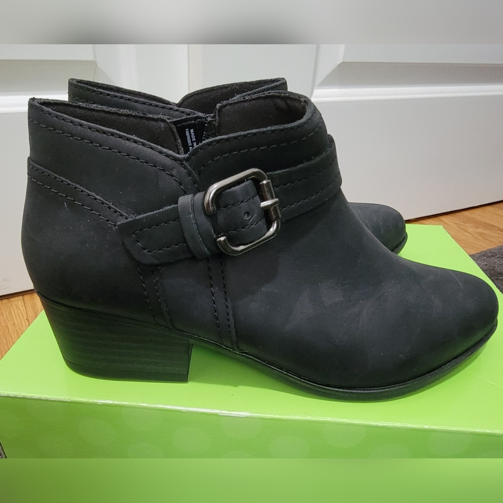 Clarks Adreena Mid Booties - Black Leather-Size 7